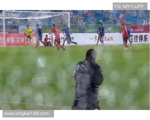 足球巨星泪洒赛场背后原因揭晓球迷感动落泪心酸瞬间引发热议